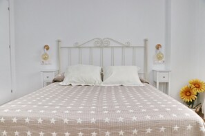 2 bedrooms, iron/ironing board, WiFi, bed sheets - Apartment Geranio Rosa in Conil (Conil de la Frontera)