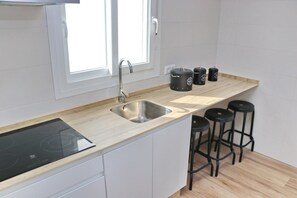 Fridge, microwave, oven, coffee/tea maker - Apartment Geranio Rosa in Conil (Conil de la Frontera)