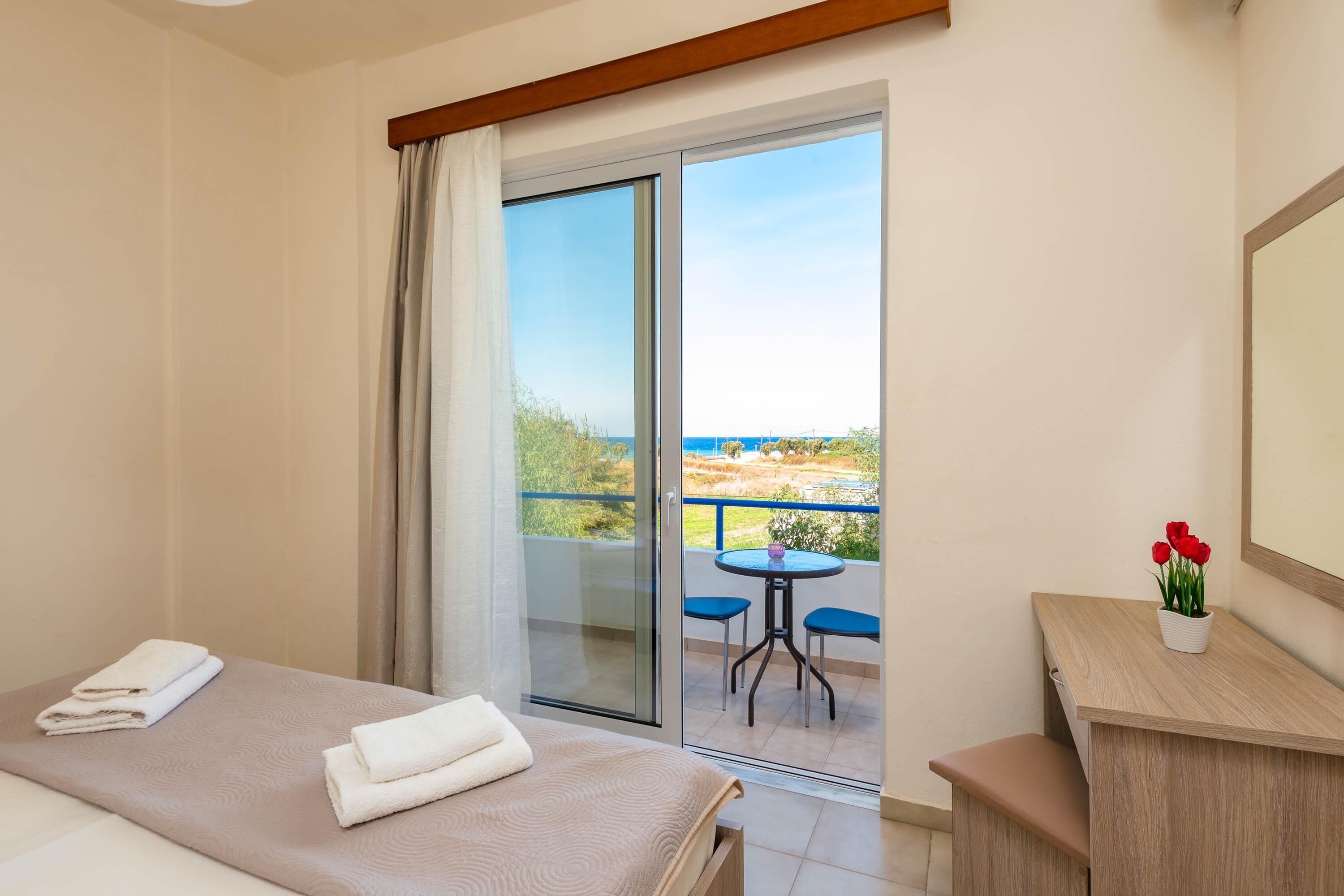 1 habitación, caja de seguridad en la habitación y cuna de viaje 