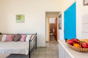 1 bedroom, in-room safe, travel cot, free WiFi - Litsas studios - ground floor Apartment (Φάνες)