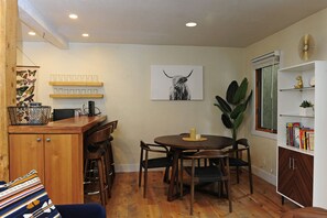 Dining - Andora Villa Condo 109 - Perfect Basecamp for Mountain Bikers & Skiers (Ketchum)