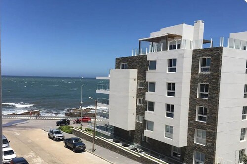 Elegant Seaview Apartment 50 metres from the beach