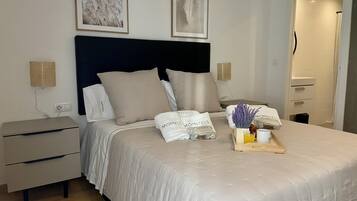 2 bedrooms, iron/ironing board, internet, bed sheets