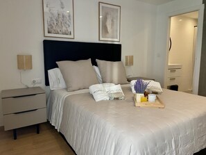 2 bedrooms, iron/ironing board, internet, bed sheets