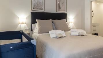 2 bedrooms, iron/ironing board, internet, bed sheets