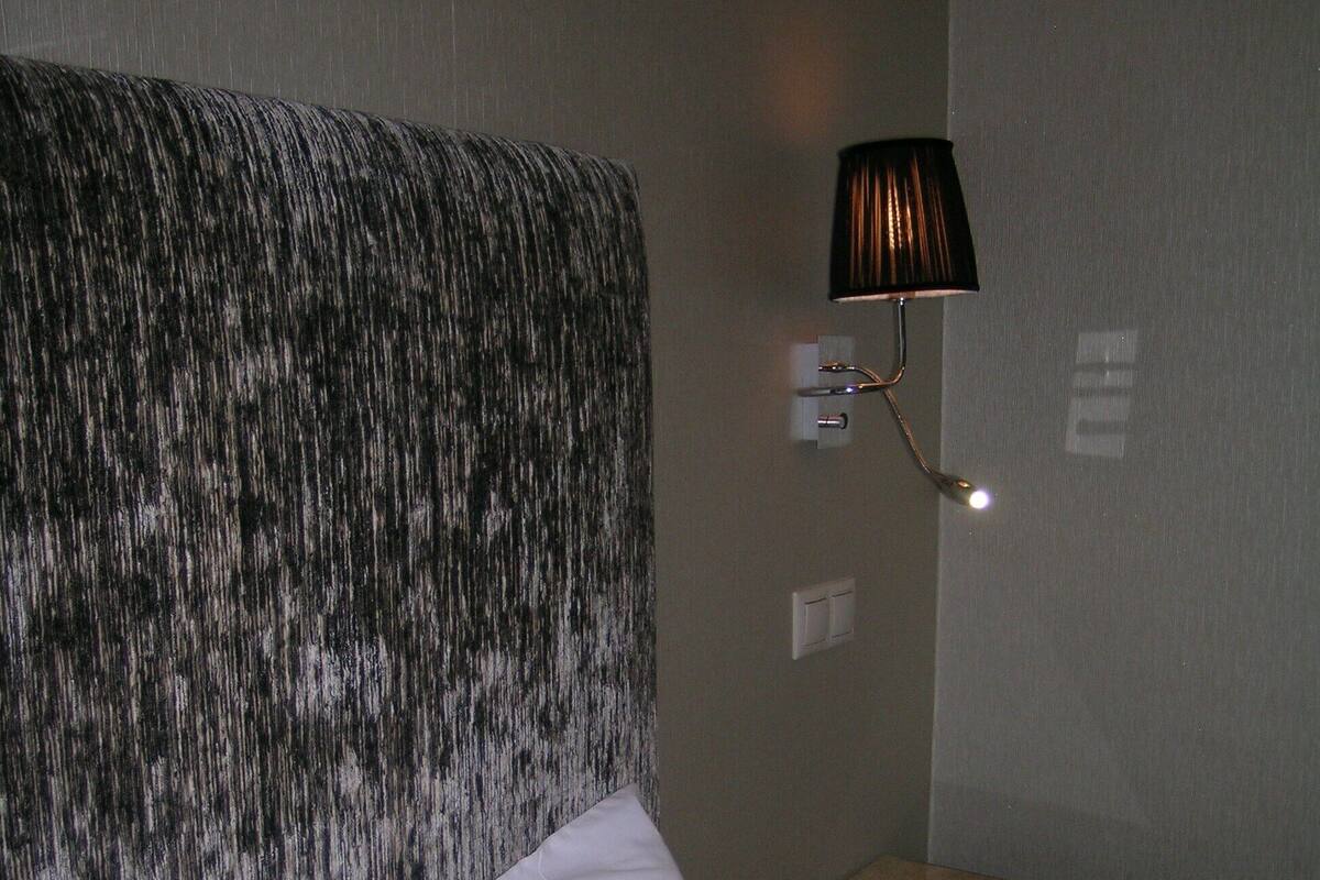 Quarto executivo | Roupas de cama premium, cofres nos quartos, Wi-Fi de cortesia