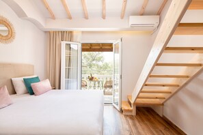 Kamar Triple Deluks | Seprai premium, bantalan ekstra lembut, dan brankas
