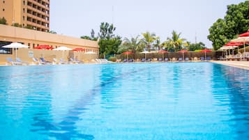 2 outdoor pools