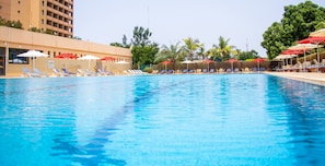 2 outdoor pools