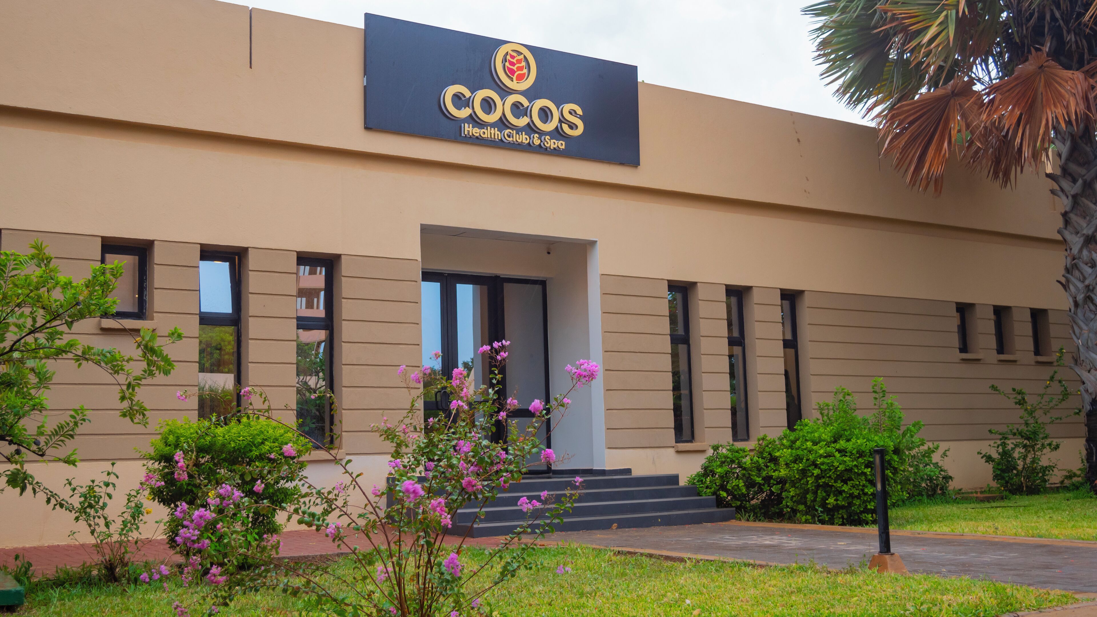 sauna, steam room, hot springs/mineral springs, deep-tissue massages