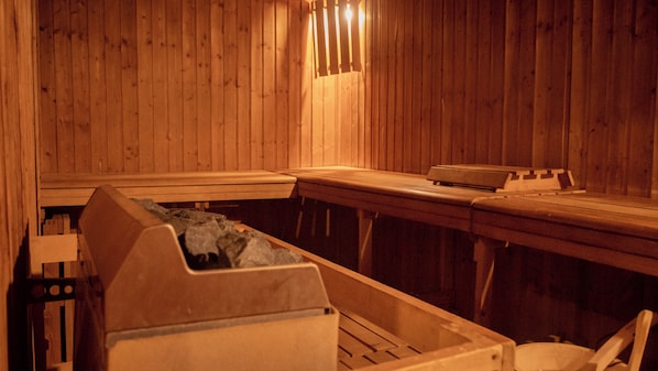 Sauna, Dampfbad, Thermalbad/Mineralquelle, Tiefengewebe-Massagen