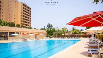 2 piscines extérieures