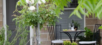 Bartlett's Corner | Private Peaceful Studio