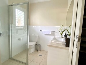 Shower, hair dryer, towels, shampoo