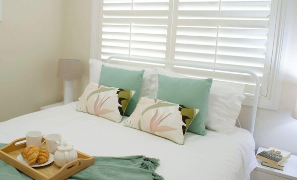 1 bedroom, iron/ironing board, WiFi, bed sheets - Bartlett's Corner | Private Peaceful Studio (Orange)
