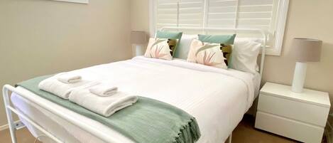 1 habitación, tabla de planchar con plancha, wifi y ropa de cama