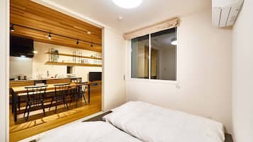 3 bedrooms, desk, iron/ironing board, free WiFi