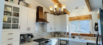 Farmhouse Hideaway Near Grandfather Mountain