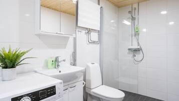 Appartement Standard, 2 chambres, balcon | Salle de bain