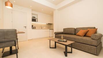 Deluxe Suite | Living area | 32-inch Smart TV with satellite channels, TV