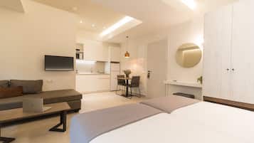 32-inch Smart TV with satellite channels, TV