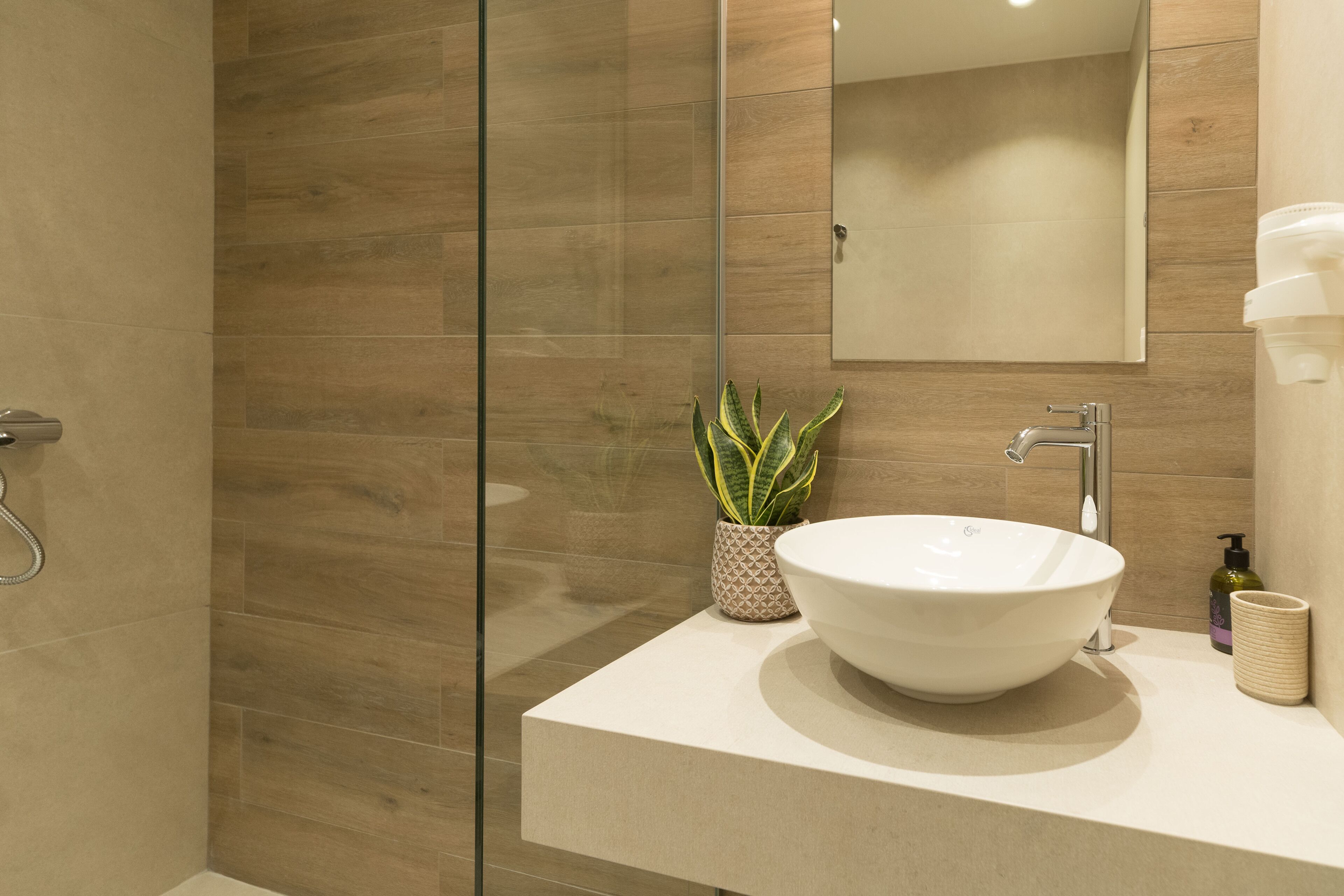 Standard-Dreibettzimmer | Badezimmer