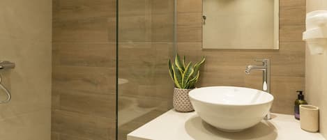 Standard-Dreibettzimmer | Badezimmer