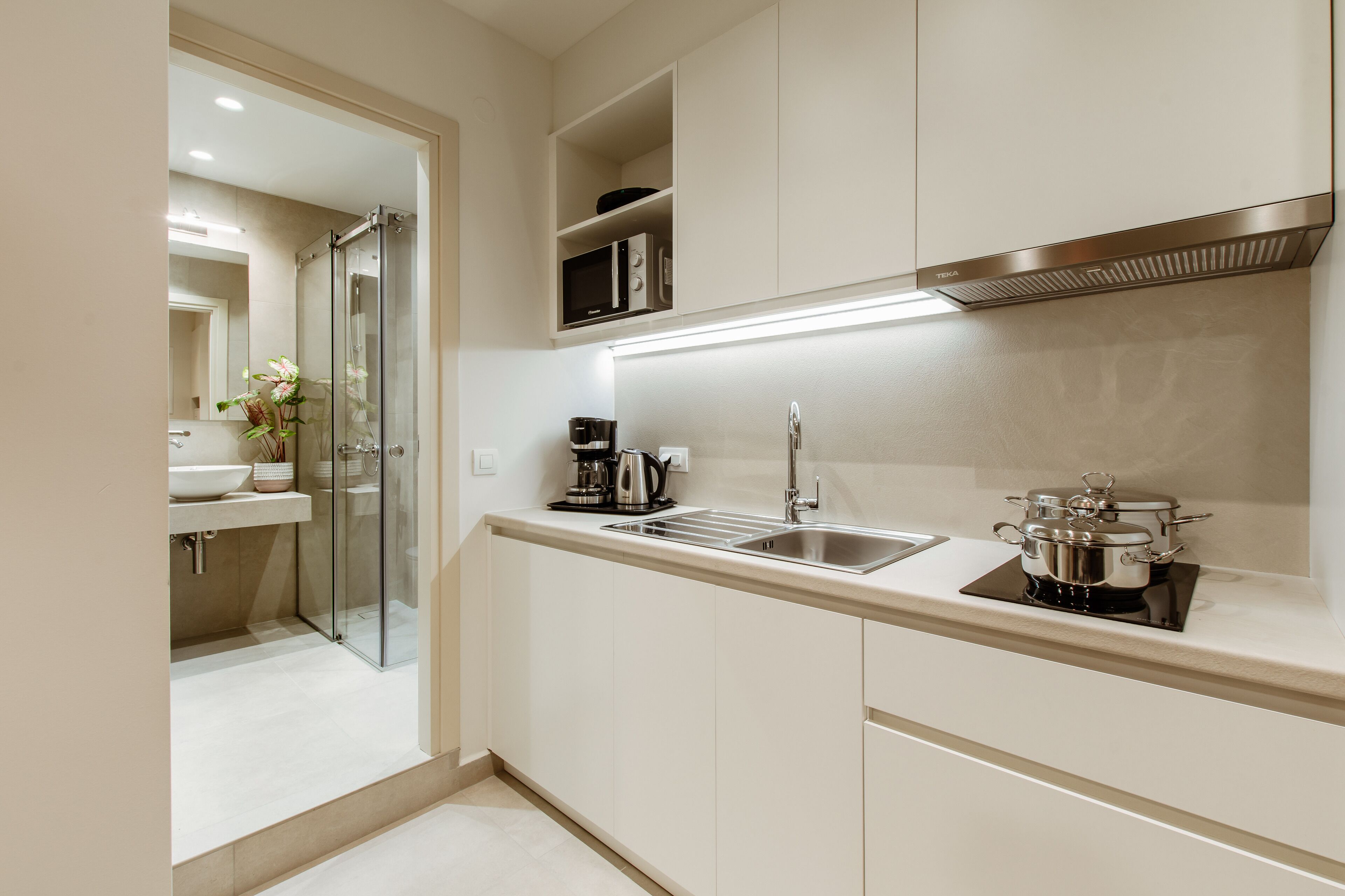 Superior Triple Room | Private kitchen | Fridge, microwave, stovetop, electric kettle