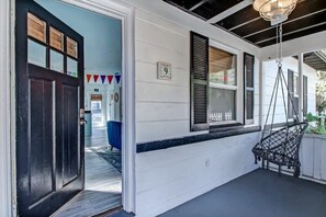 Exterior detail - Hot Tub! Free Parking, Retro Cottage, Games (St. Augustine)