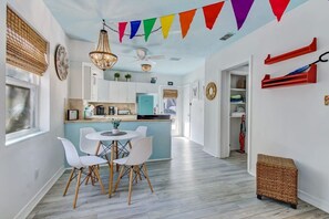 Dining - Hot Tub! Free Parking, Retro Cottage, Games (St. Augustine)