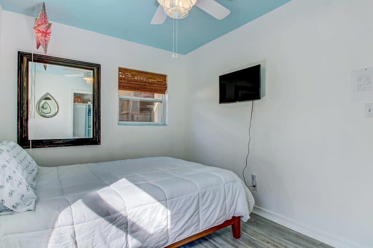 Photo 18 of Hot Tub! Free Parking, Retro Cottage, Games