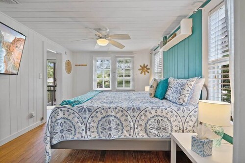 Marvelous Mermaid Beach Bungalow, Dog-Friendly