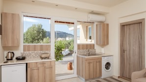 Full-sized fridge, microwave, oven, cookware/dishes/utensils - Artemis Fani Apartments (Rhodes)