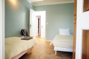 3 chambres, fer et planche à repasser, Wi-Fi, draps fournis