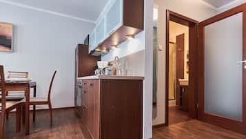 Estudio estándar | Cocina privada | Horno, parrilla de estufa, tetera eléctrica y tostadora