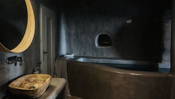 Villa Deluxe | Badrum | Dusch, gratis toalettartiklar, hårtork och handdukar
