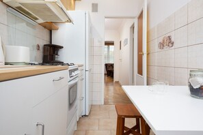 ماكينة لصنع القهوة/الشاي، مستلزمات طهي/أطباق/أوعية