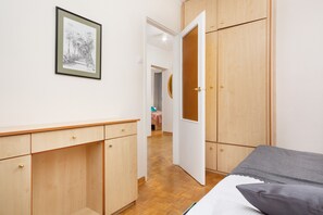 2 bedrooms, bed sheets