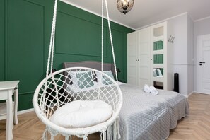 1 bedroom, bed sheets