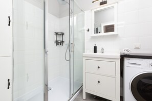 Bathroom - Amsterdam Estate Apartments by Renters (Warsaw)