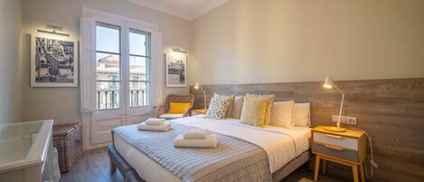 5 Schlafzimmer, Zimmersafe, Schreibtisch, Bügeleisen/Bügelbrett