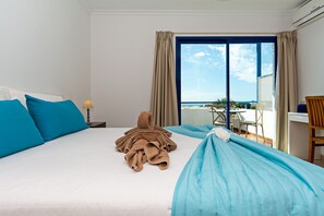 3 bedrooms, desk, iron/ironing board, travel crib - 3BR Home - Private Heated Pool - Parking (Playa Blanca)