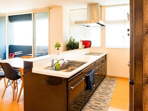 冷蔵庫、電子レンジ、コンロ、トースター