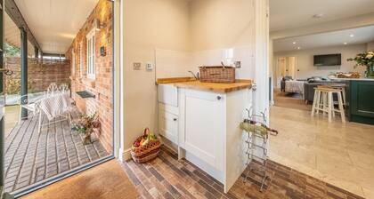 Positioned in a tranquil and totally private setting, Stables Cottage is a beautifully converted for