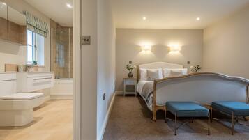 3 bedrooms, iron/ironing board, travel cot, WiFi