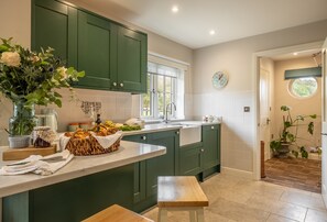 Fridge, microwave, oven, dishwasher - Positioned in a tranquil and totally private setting, Stables Cottage is a beautifully converted for (Tilton On The Hill)