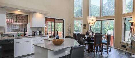 Réfrigérateur, micro-ondes, four, lave-vaisselle