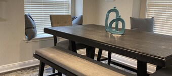 Cheerful 4 Bedroom Private Home