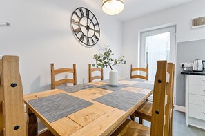 Eenvoudig huis | Dineerruimte