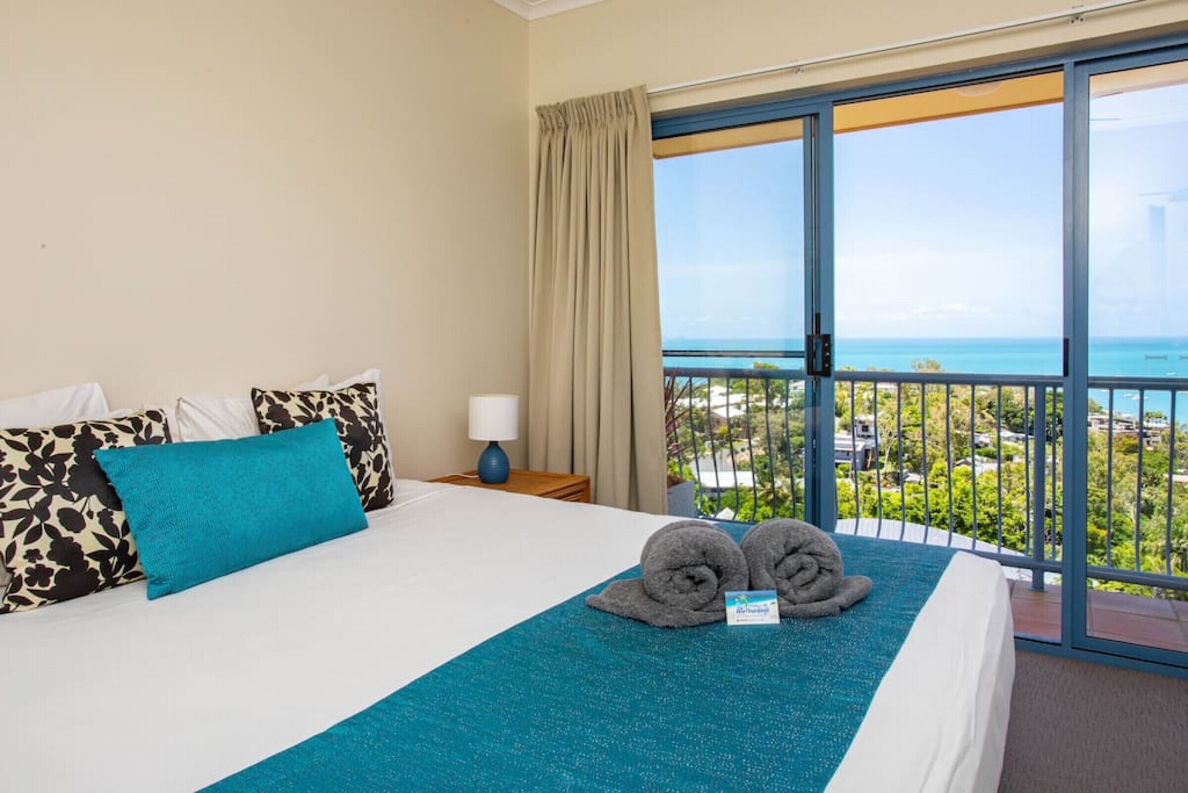 STAR VIEW 9 POOL,WIFI,SLEEP 4,BEST VIEWS IN AIRLIE